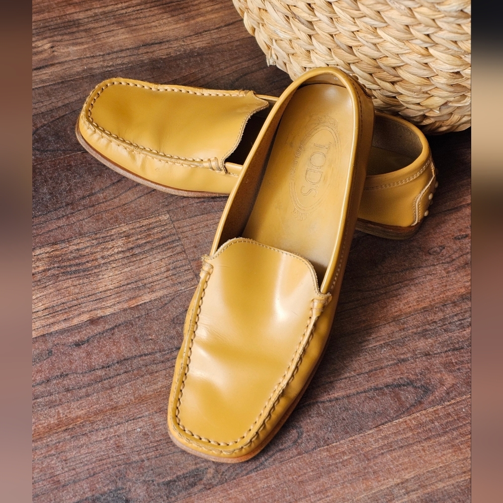 TOD'S Women's Tan Leather‎ Loafers
